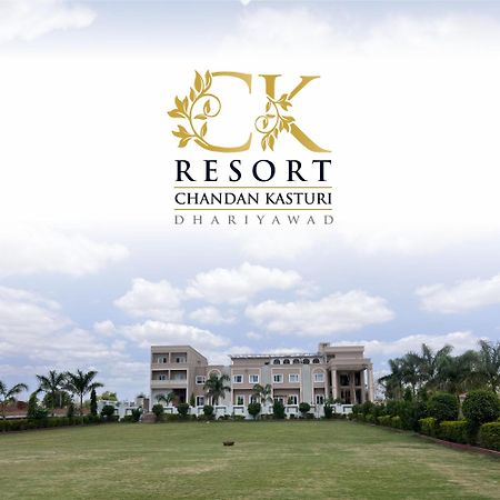 Chandan Kasturi Resort Dariāwad Buitenkant foto