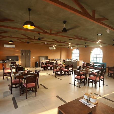 Chandan Kasturi Resort Dariāwad Buitenkant foto