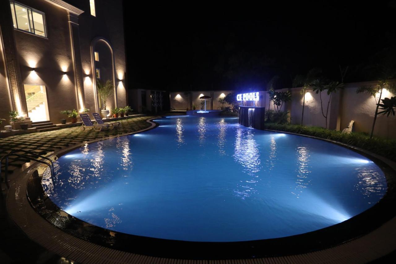 Chandan Kasturi Resort Dariāwad Buitenkant foto