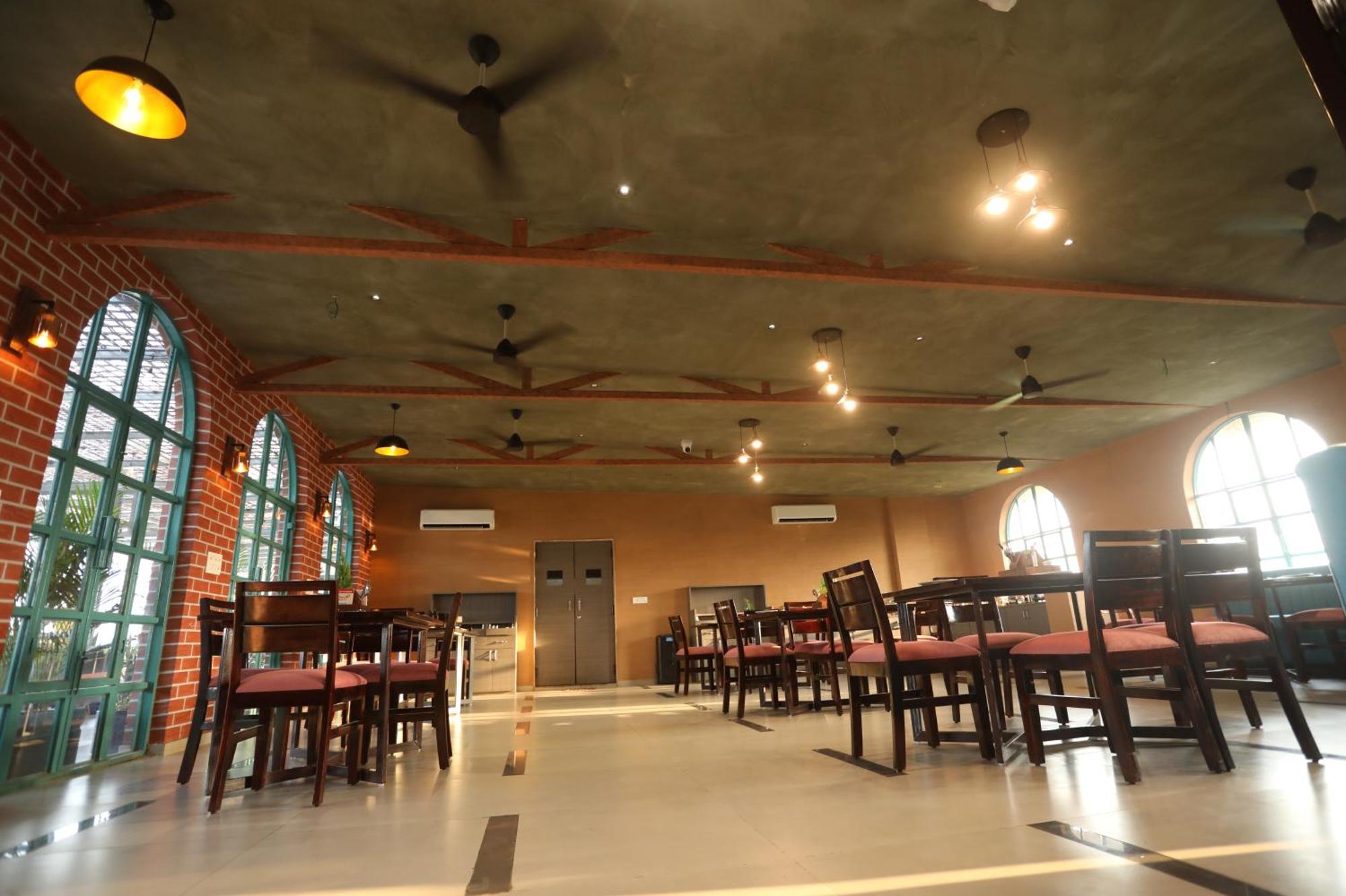 Chandan Kasturi Resort Dariāwad Buitenkant foto