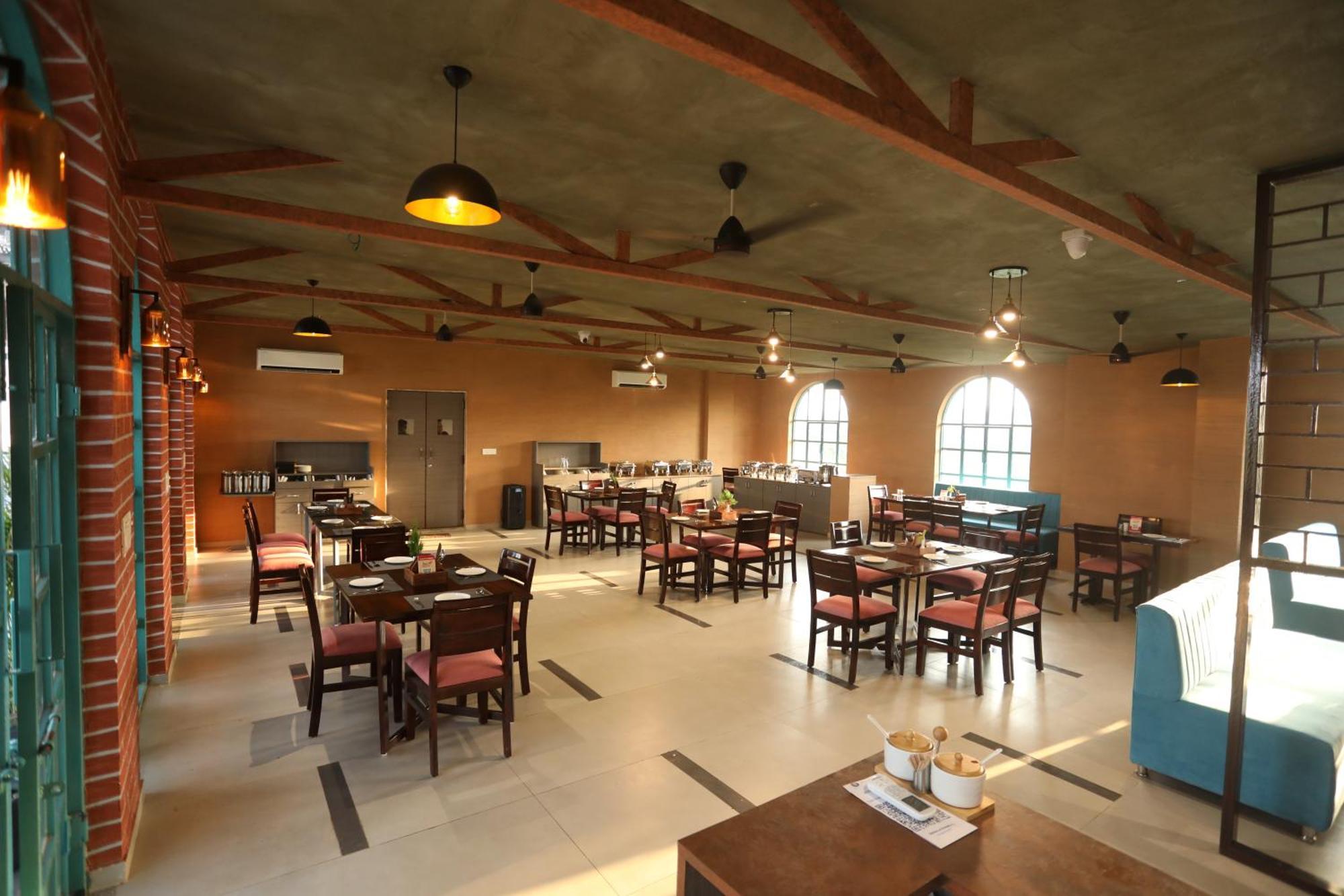 Chandan Kasturi Resort Dariāwad Buitenkant foto